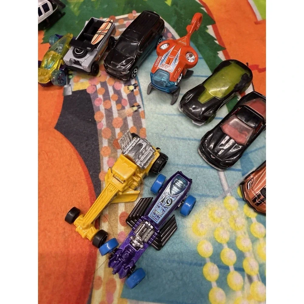 Hot Wheels Car Lot w Play Mat‎ Track Diecast Cars Mixed Lot Kids Toy Bundle